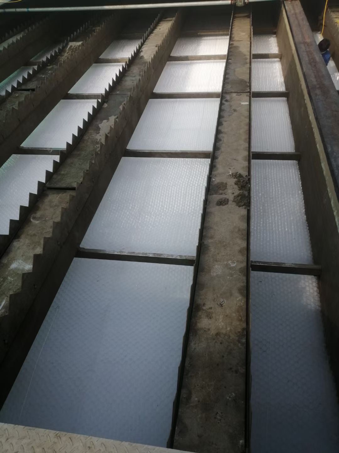 斜管填料沉淀池日常維護(hù)避免倒塌